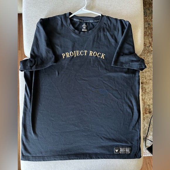 Under armour shirt - Picture 1 of 3